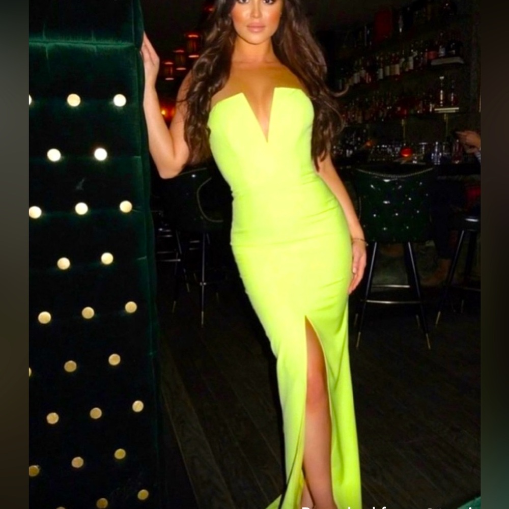 Pale Lime Green Abyss By Abby Gown
Perfect PROM dress!